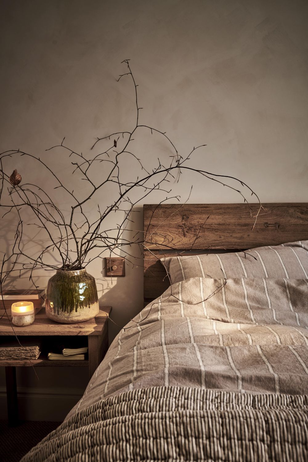 45 Warm Earthy Bedroom Ideas for a Natural, Cosy Retreat - Love Chic Living