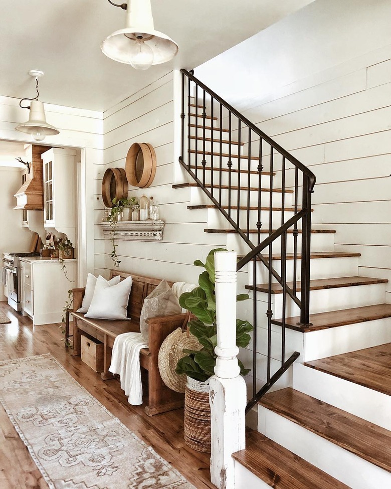 8 Farmhouse Stair Railing Ideas Guaranteed To Weave Country Charm Into Your Entryway