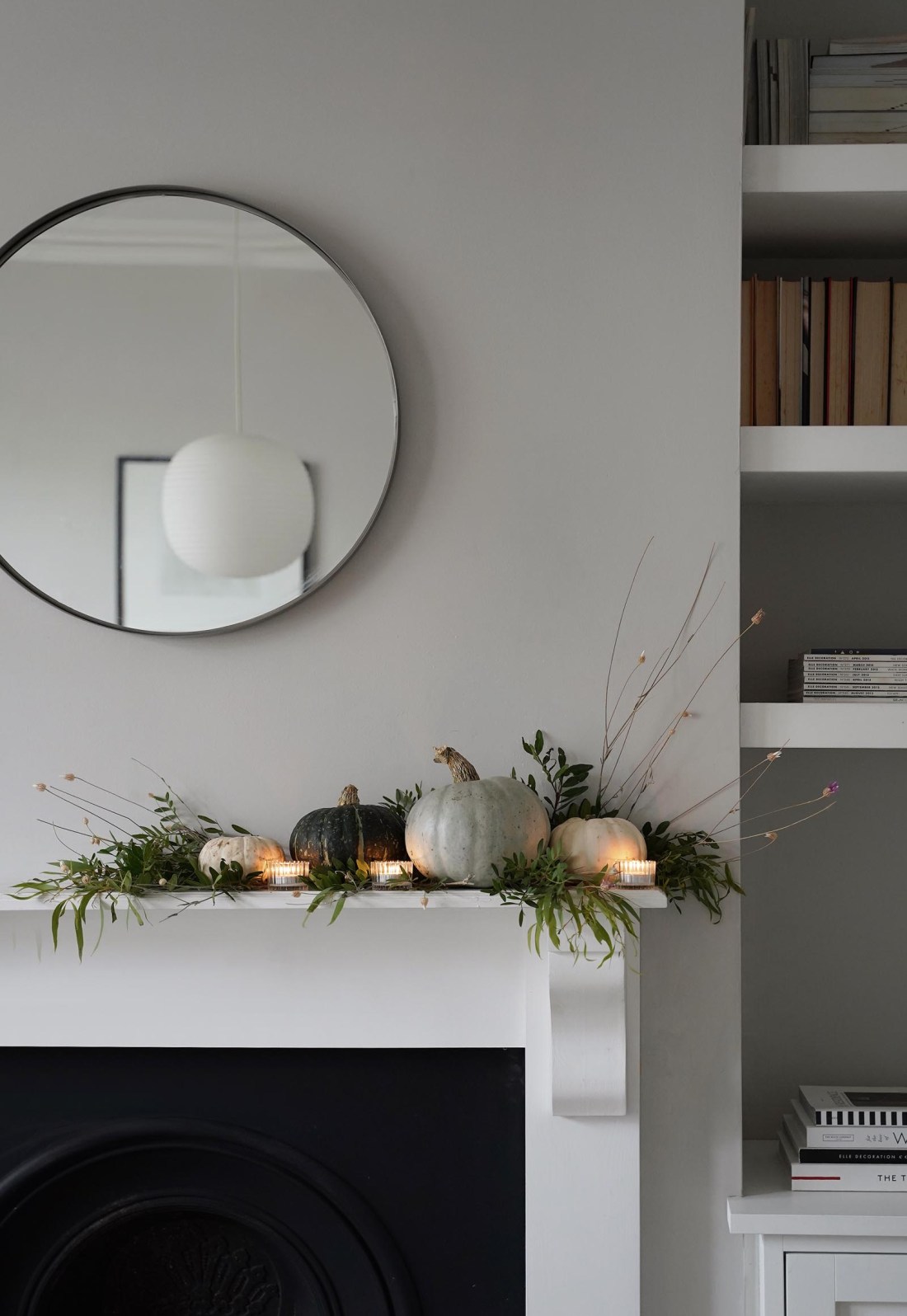 A stylish autumn & Halloween mantlepiece |