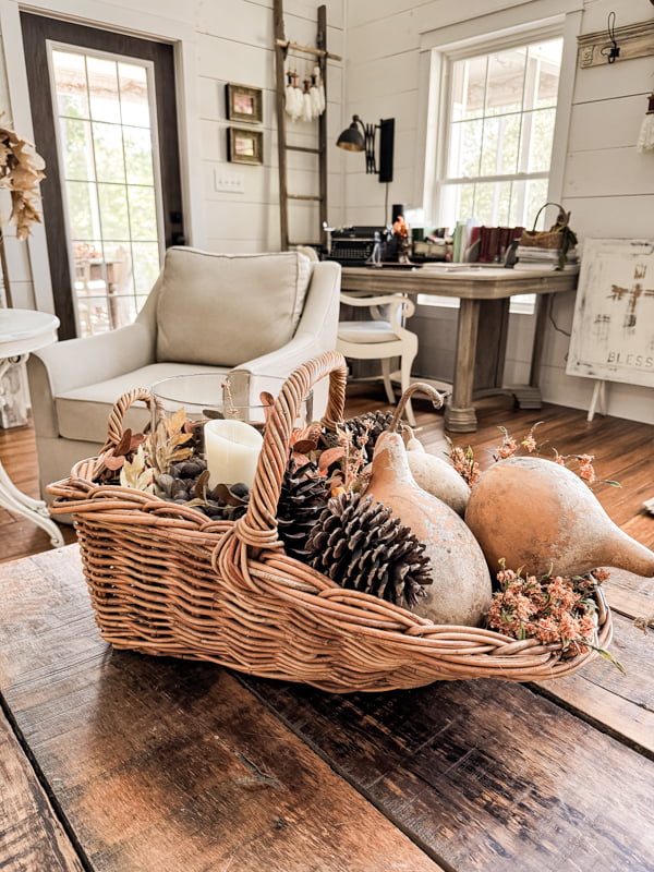 Autumn Fall Home LIving Room Tour: Budget Fall Home Decorations - The Ponds Farmhouse