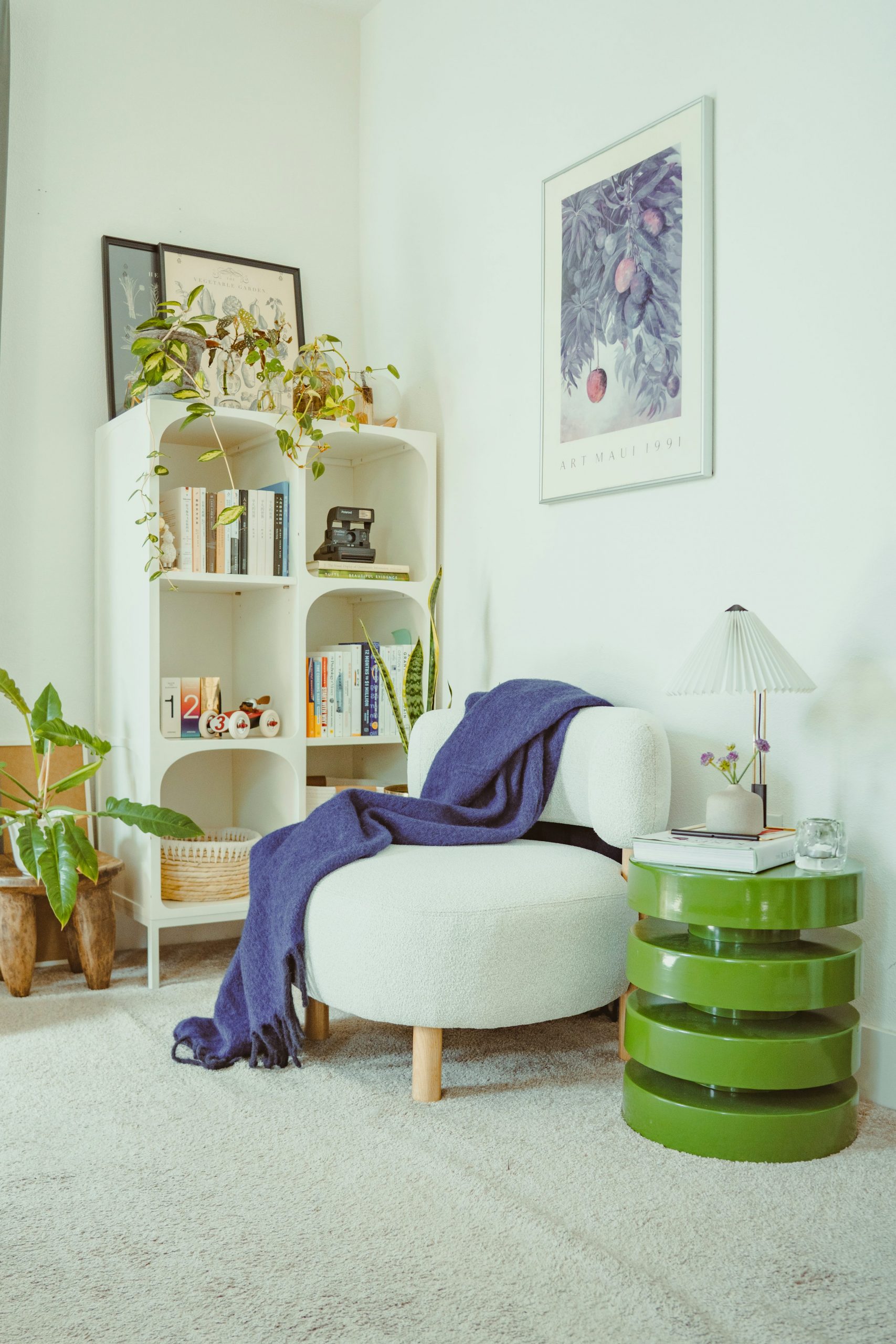 Cozy reading corner with armchair and bookshelf photo – Free Blue Image on Unsplash