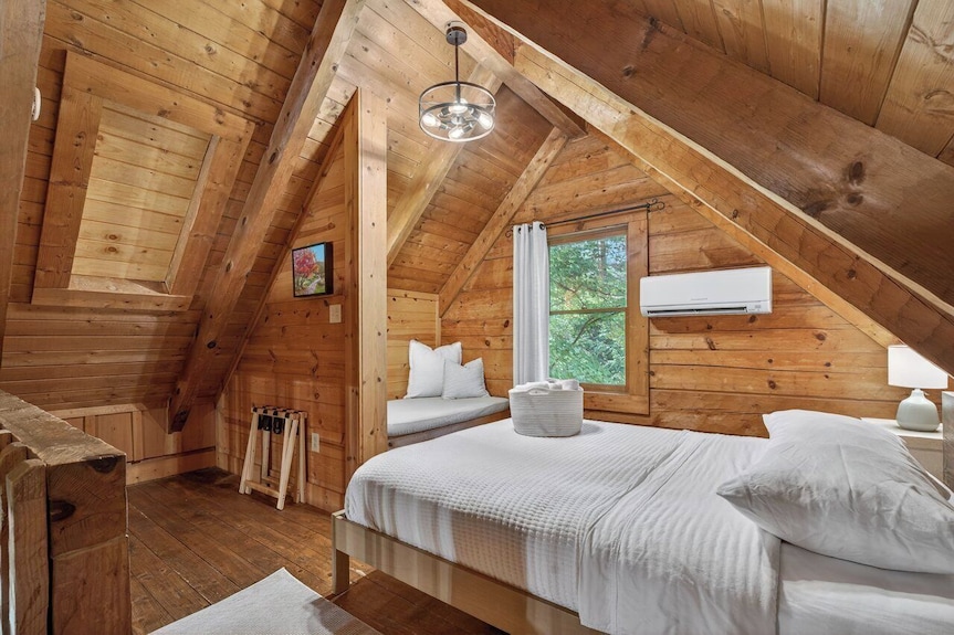 Falling Leaf Cabin Rustic Charm With Modern Decor! Newly Renovated Kitchen! - Rileyville | Vrbo