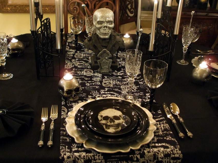 Halloween Tablescape with a Ghostly Centerpiece – Between Naps on the Porch