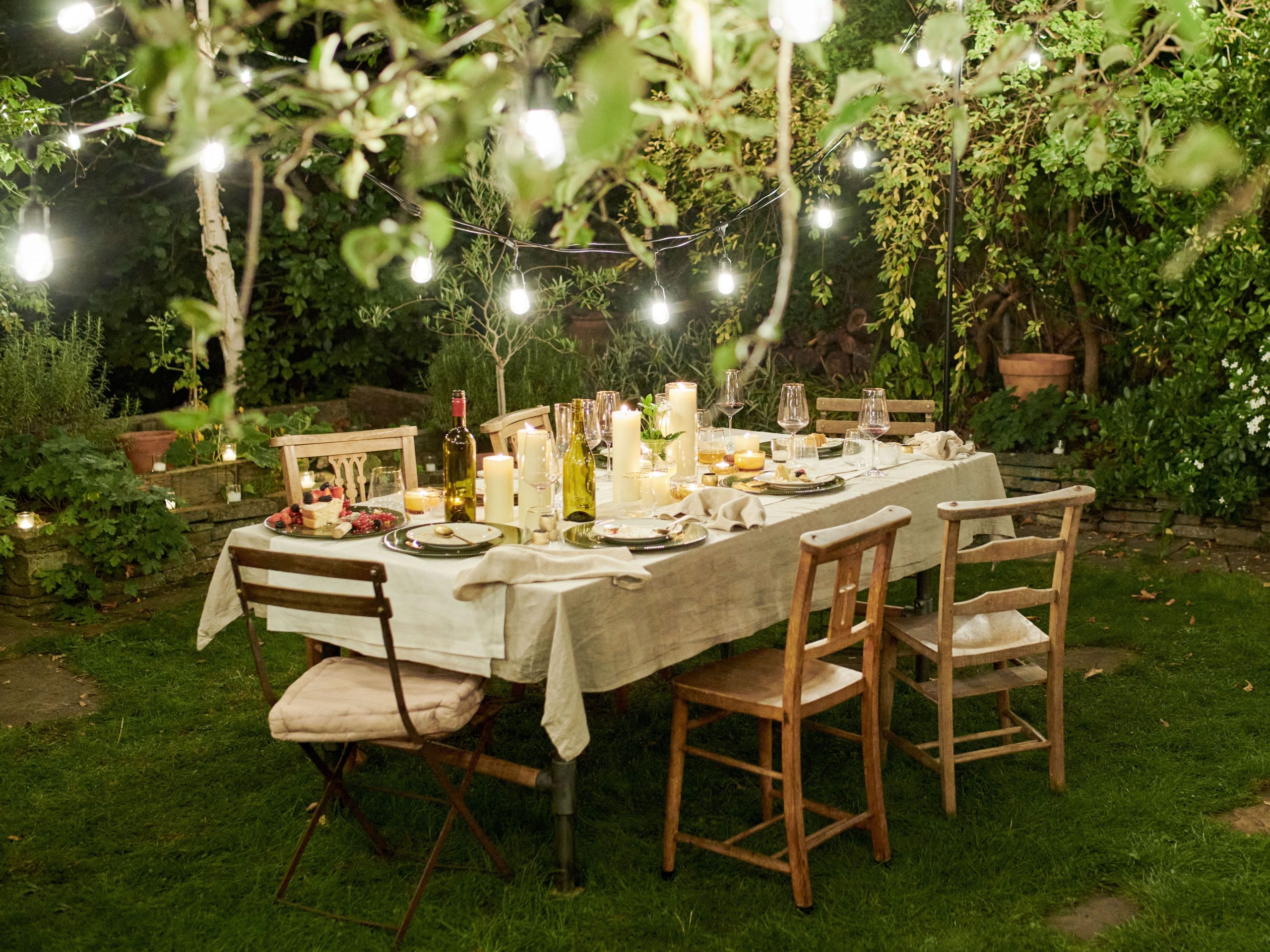 How to Transform Your Outdoor Dinners With String Lights and Lanterns | Epicurious