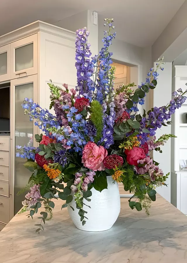 Kitchen Island Grand Flower Display