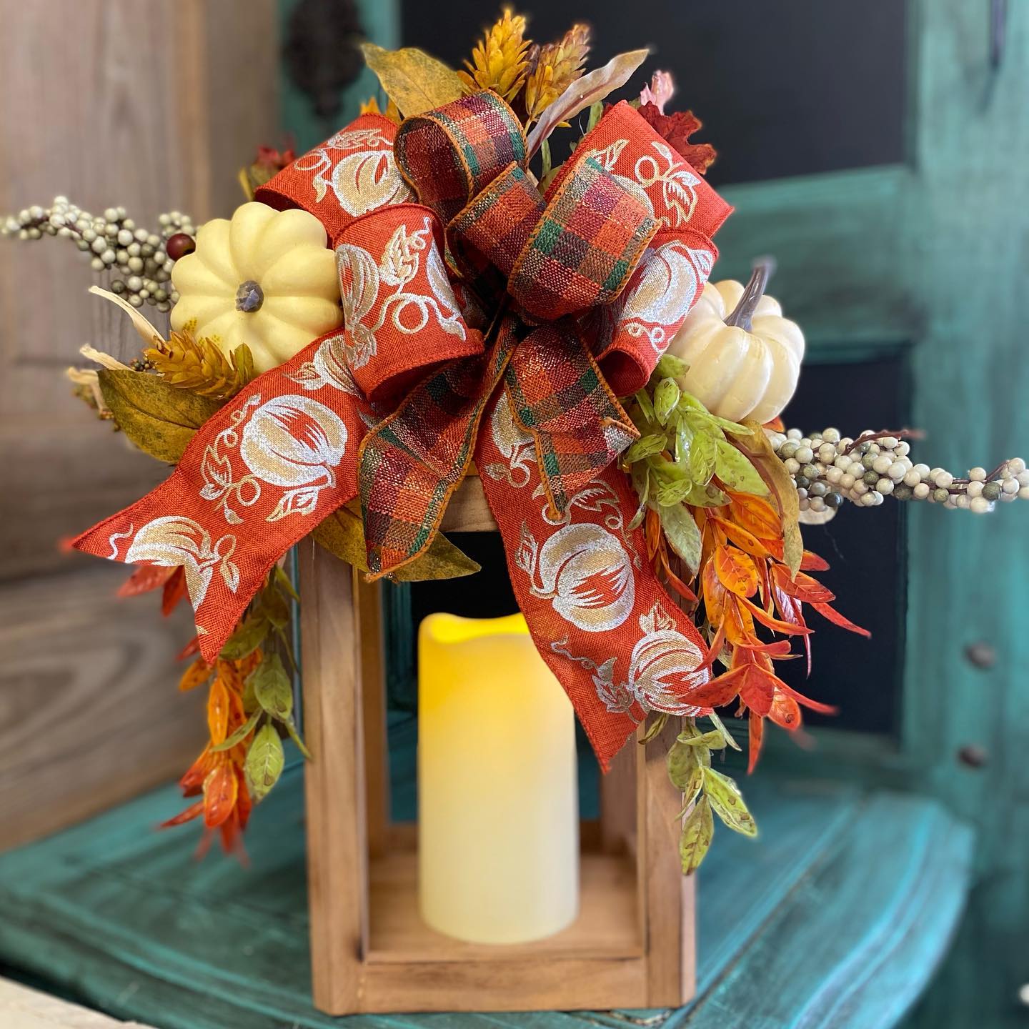 Lantern Swag Small 49 Cozy Fall Lantern Decor Ideas For Indoors And Outdoors DigsDigs