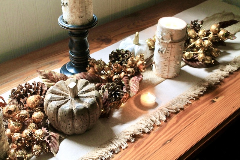 Rustic Wood Pumpkin and Pinecone Thanksgiving Table Runner Ideas