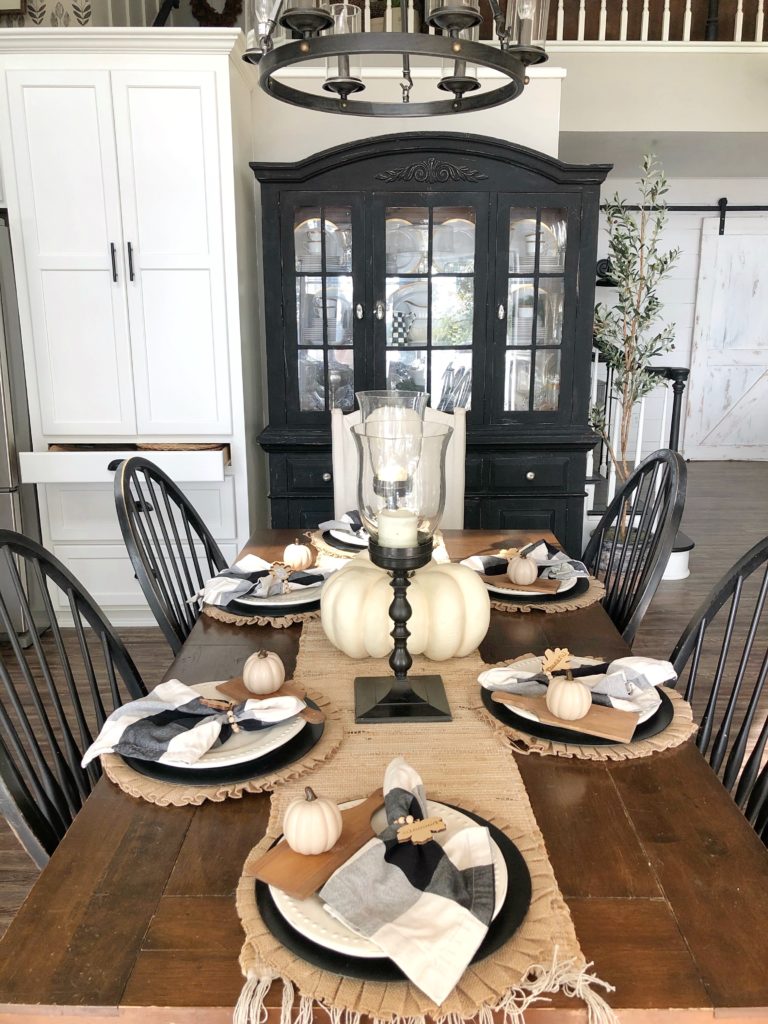 Simple Fall Neutral Tablescape | Neutral Fall Home Decor