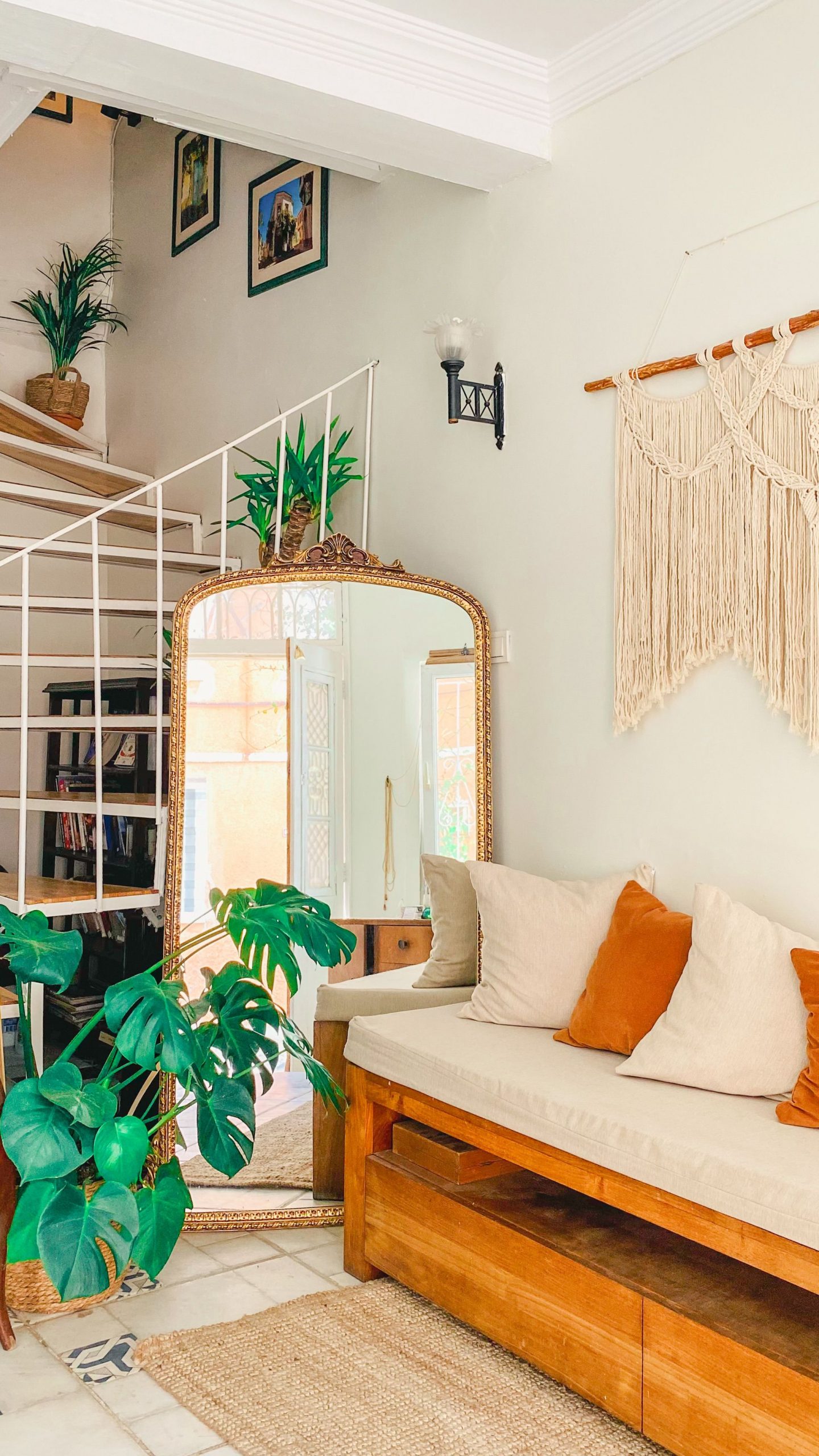 Stylish living room with rustic furniture and natural elements creating a cozy atmosphere.