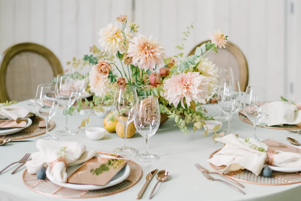 Thanksgiving Centerpiece Inspiration | Elegant Fall Tablescapes