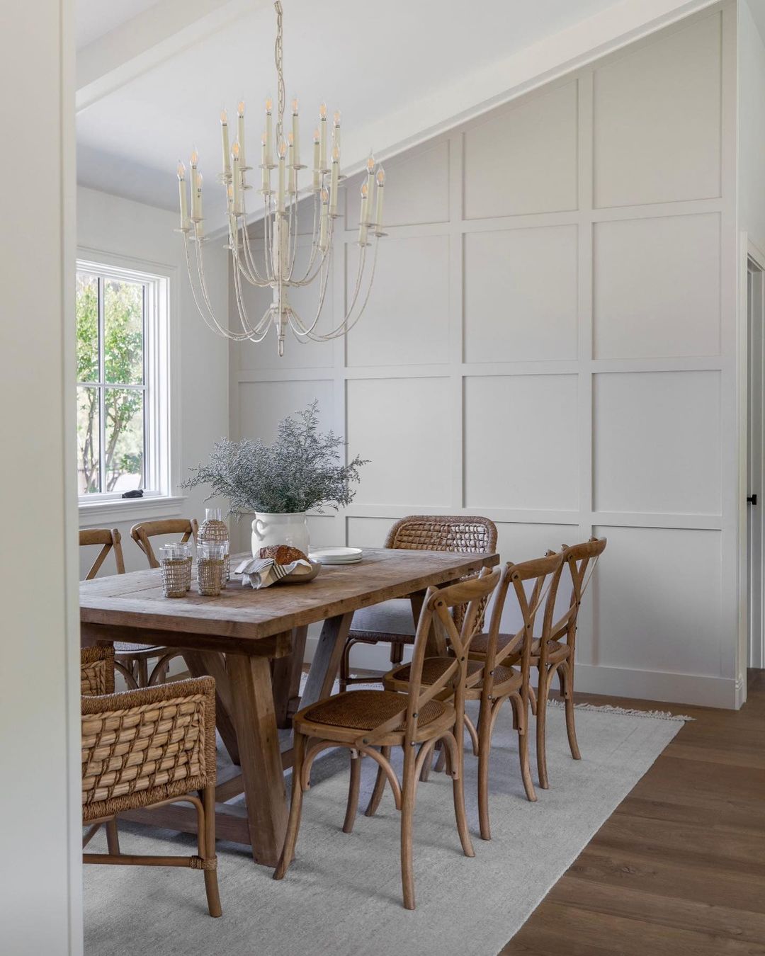 Timeless Accent Dining Room Wainscoting Ideas