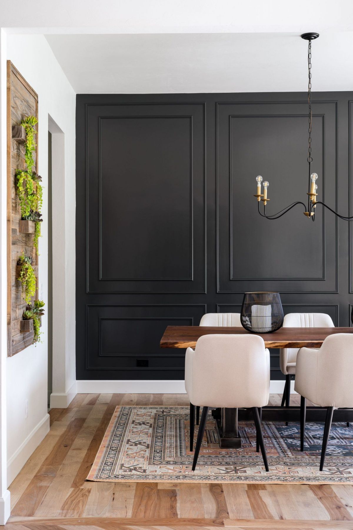 Timeless Accent Dining Room Wainscoting Ideas