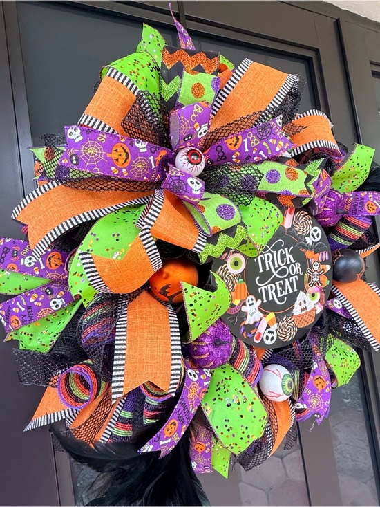 Trick or Treat Halloween Wreath 👻🎃
