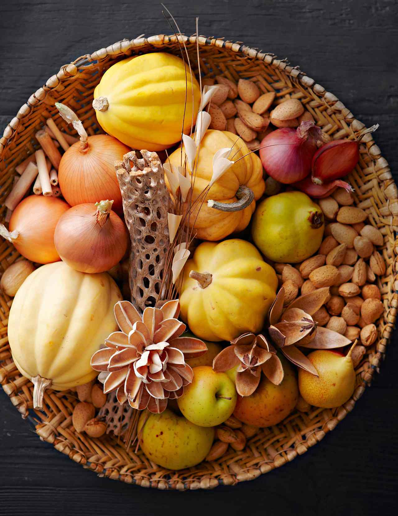 25 Outdoor Fall Decor Ideas That Will Last Through Thanksgiving
