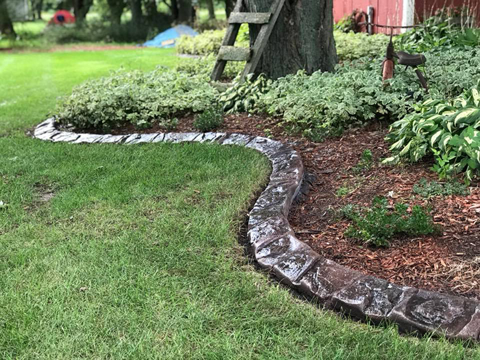 5 Top Landscape Edging Solutions for Mulch Control