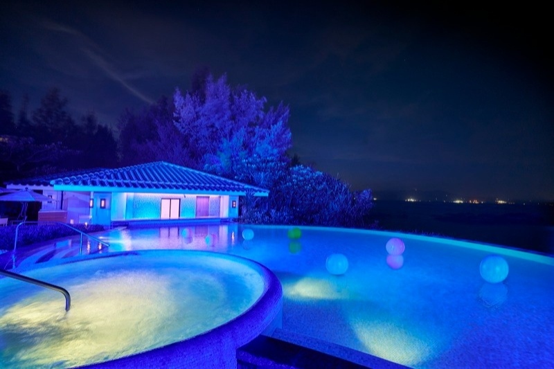 An Exclusive Night Pool Experience at “Quiet Pool' is Now Open for a Limited Time and Offering Adults the Ultimate Luxurious Vacation | Latest Information | Halekulani Okinawa | Luxury Resort Hotel
