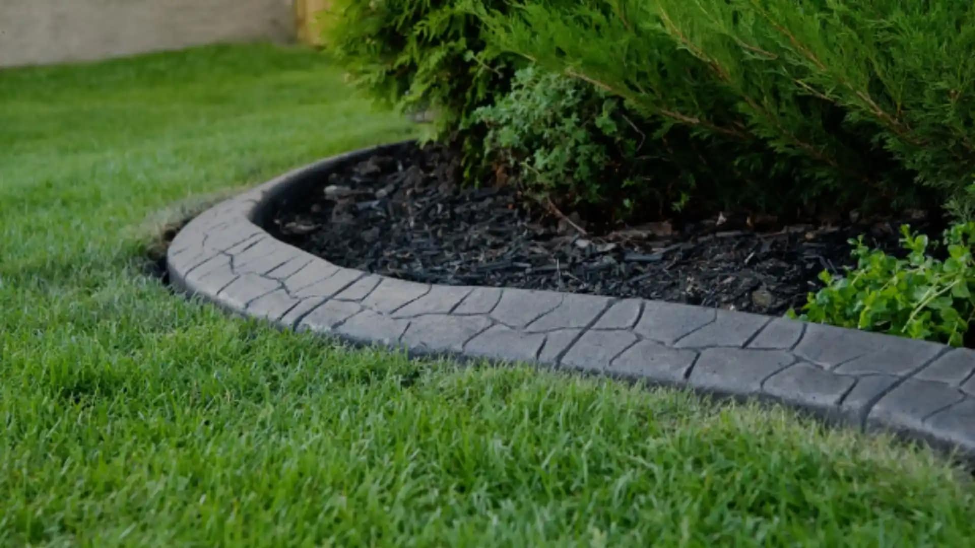 Concrete Edging for Gardens: St. Louis Landscaping Experts