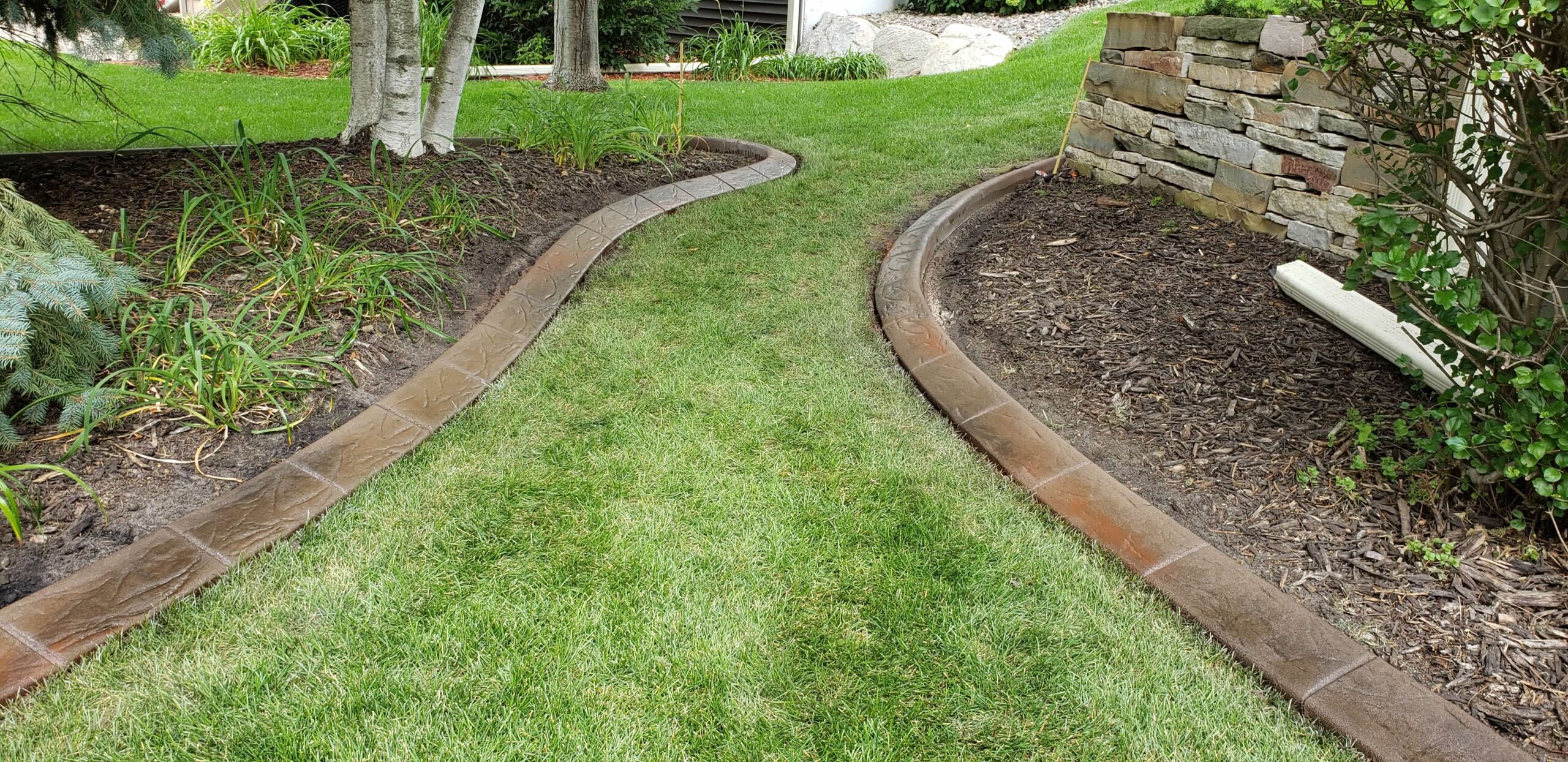 Concrete Landscape Edging in Andover MN - Concrete Landscape Edging MN