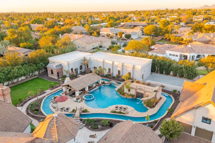 HÓZHÓ|Private Pool w/ Lazy River, Slides & Theatre - Houses for Rent in Scottsdale, Arizona, United States - Airbnb