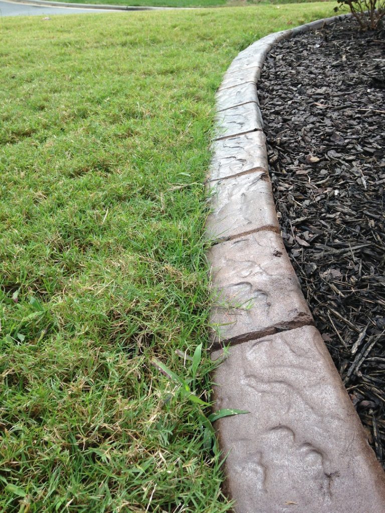 Landscape Concrete Edging Huntersville | Edgewise Curbing