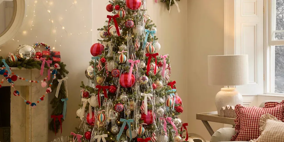 10 Christmas tree trends for 2025: Minis, wow trees, rentals and more -  Yahoo Life UK