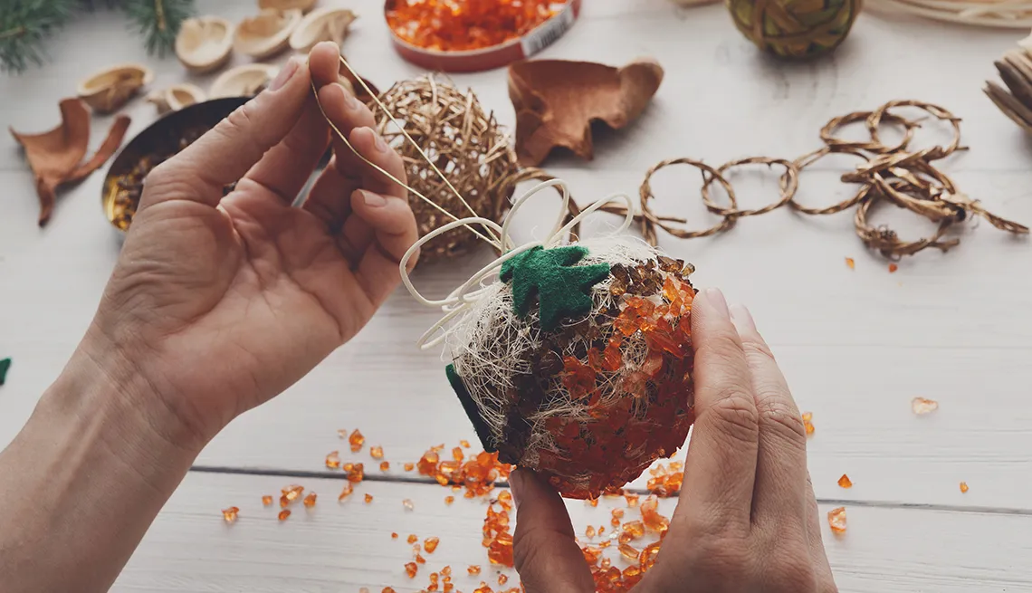 10 DIY Holiday Gifts for Friends, Family