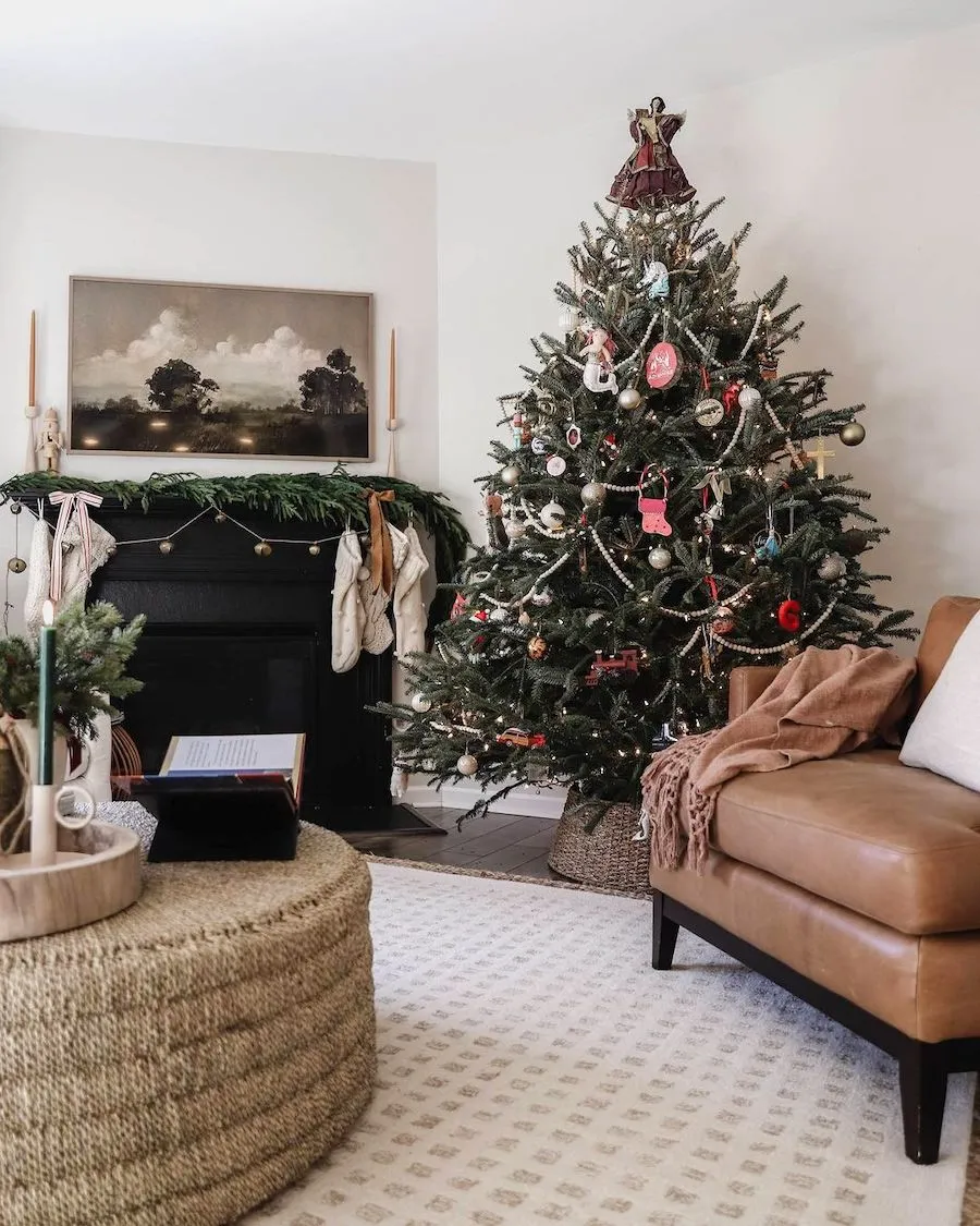 10 Living Rooms with Gorgeous Holiday Decor | The Everygirl