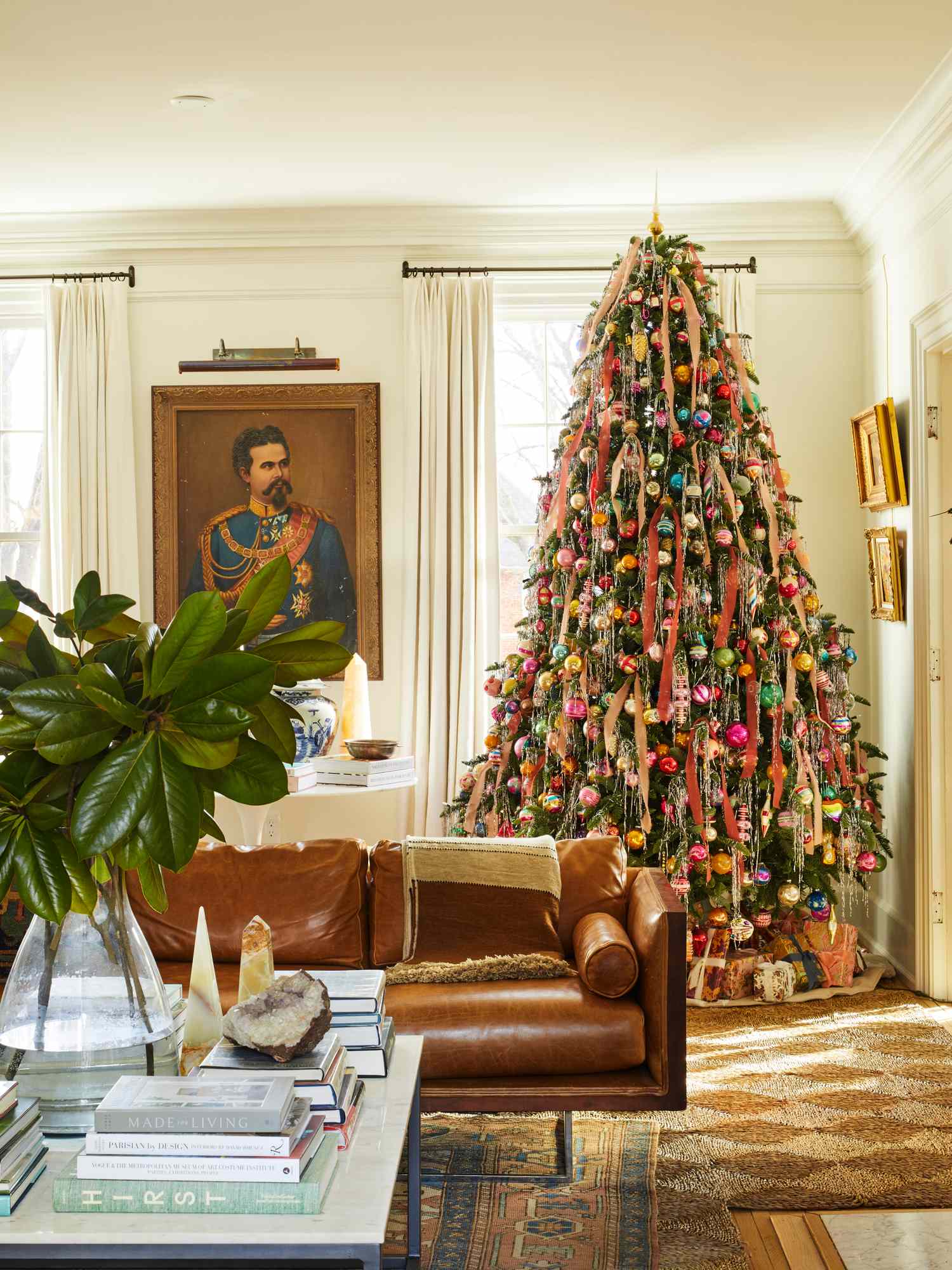 10 Maximalist Christmas Decorating Ideas
