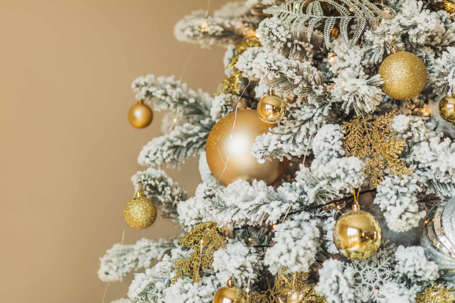 10 Outdated Holiday Decorating Trends to Skip This Year