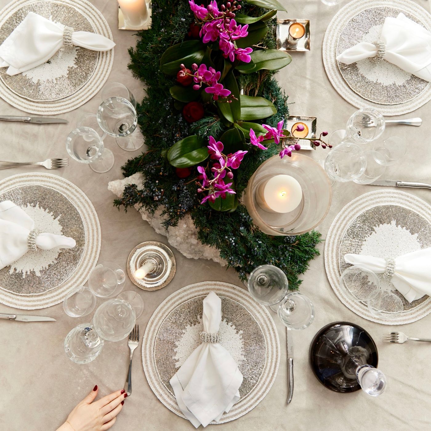 10 Styling Secrets For A Timeless Holiday Tablescape
