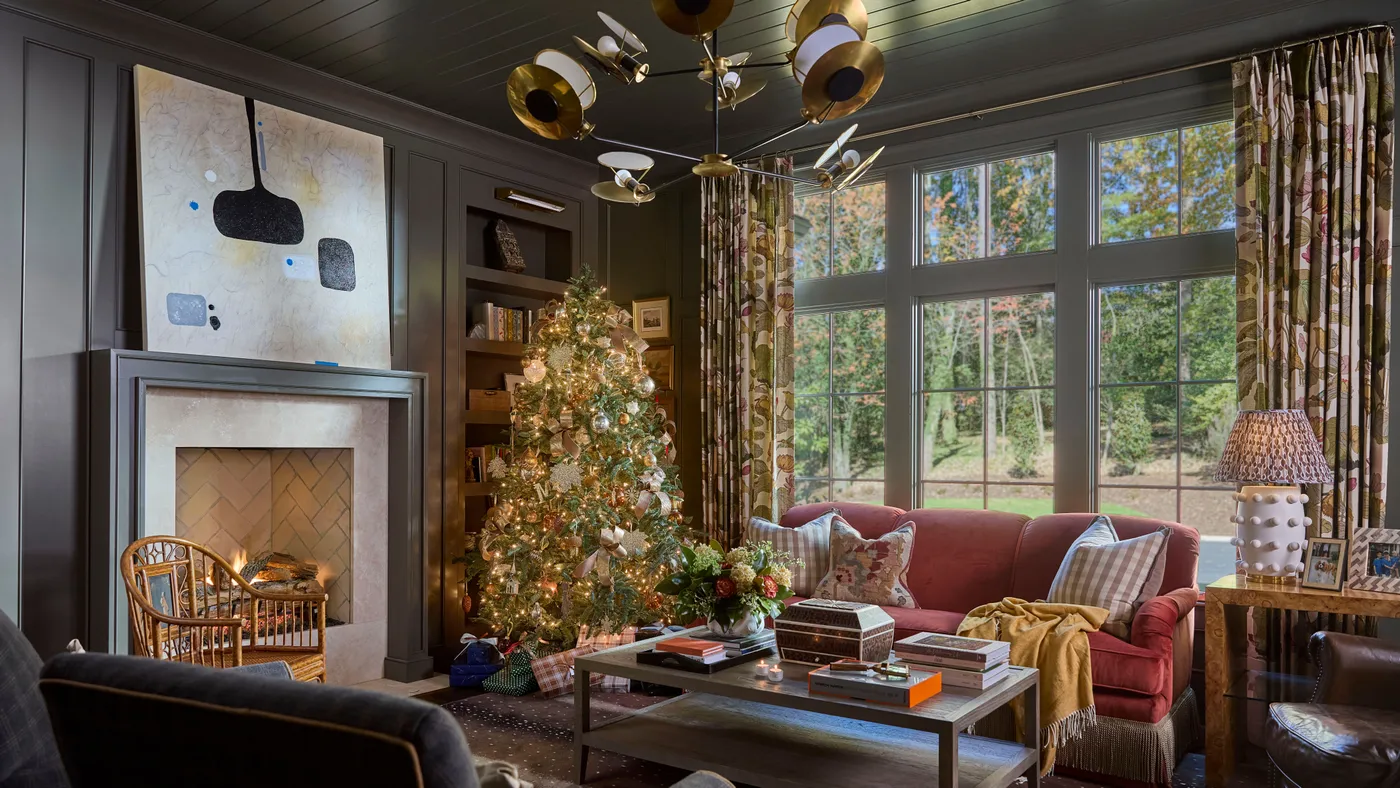 11 Chic Christmas Tree Decorating Ideas, From a Denim-Inspired Palette to  Ornament-Free Elegance | Architectural Digest