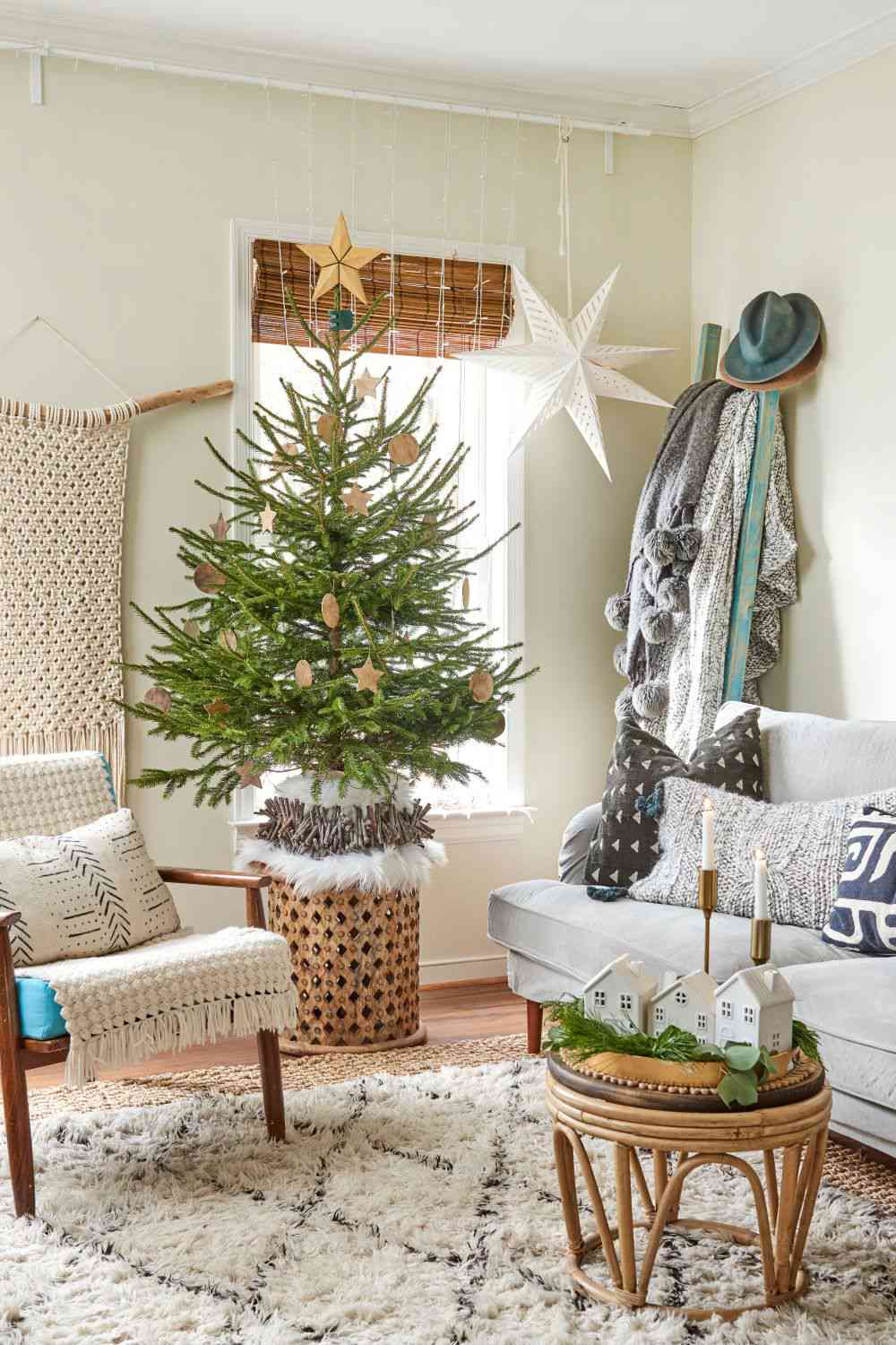 11 Creative Christmas Tree Ideas for Small Spaces
