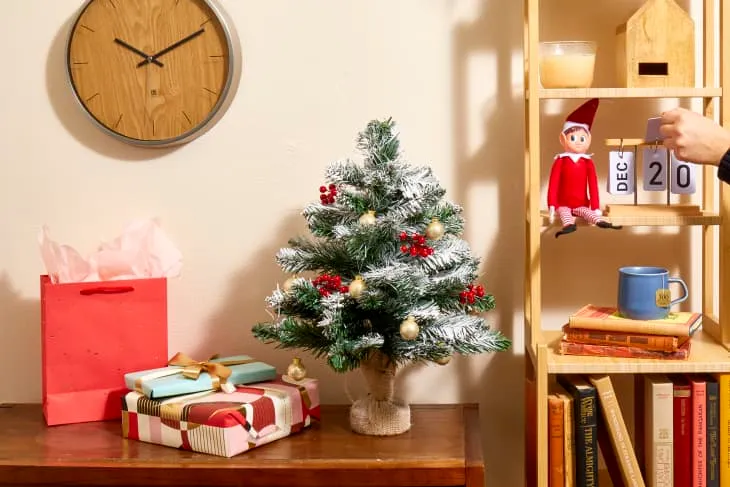 11 Ways to Make a Small Space for a Christmas Tree So Festive | Apartment  Therapy