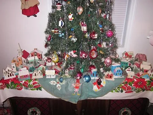 12 funny, unique and creative holiday decorations from readers' houses 2012  - Retro Renovation