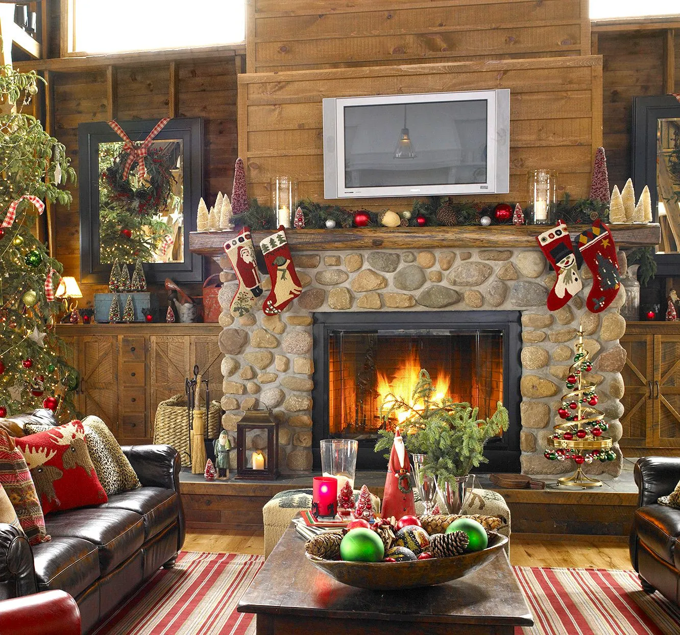 12 Holiday Mantel Décor Ideas * - MANTLES for the HOLIDAY SEASON ! -*
