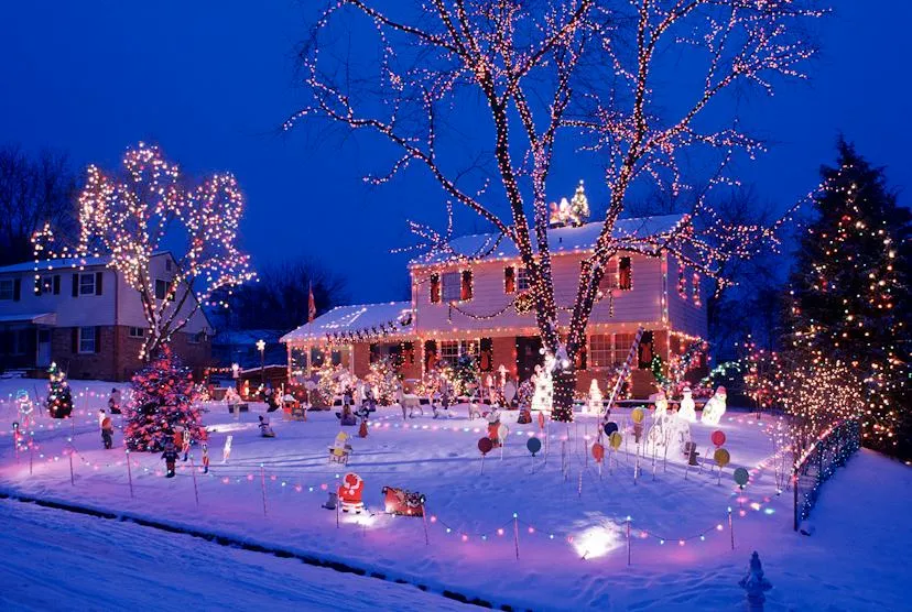 12 Homes With Epic Christmas Lights Displays
