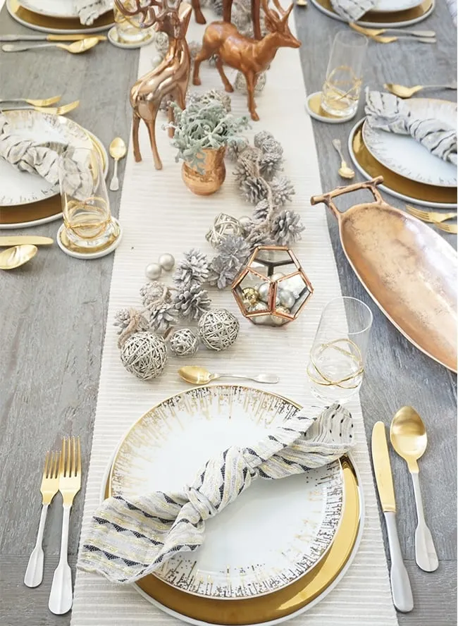 14 Festive Holiday Tablescapes to Inspire You! - Pizzazzerie