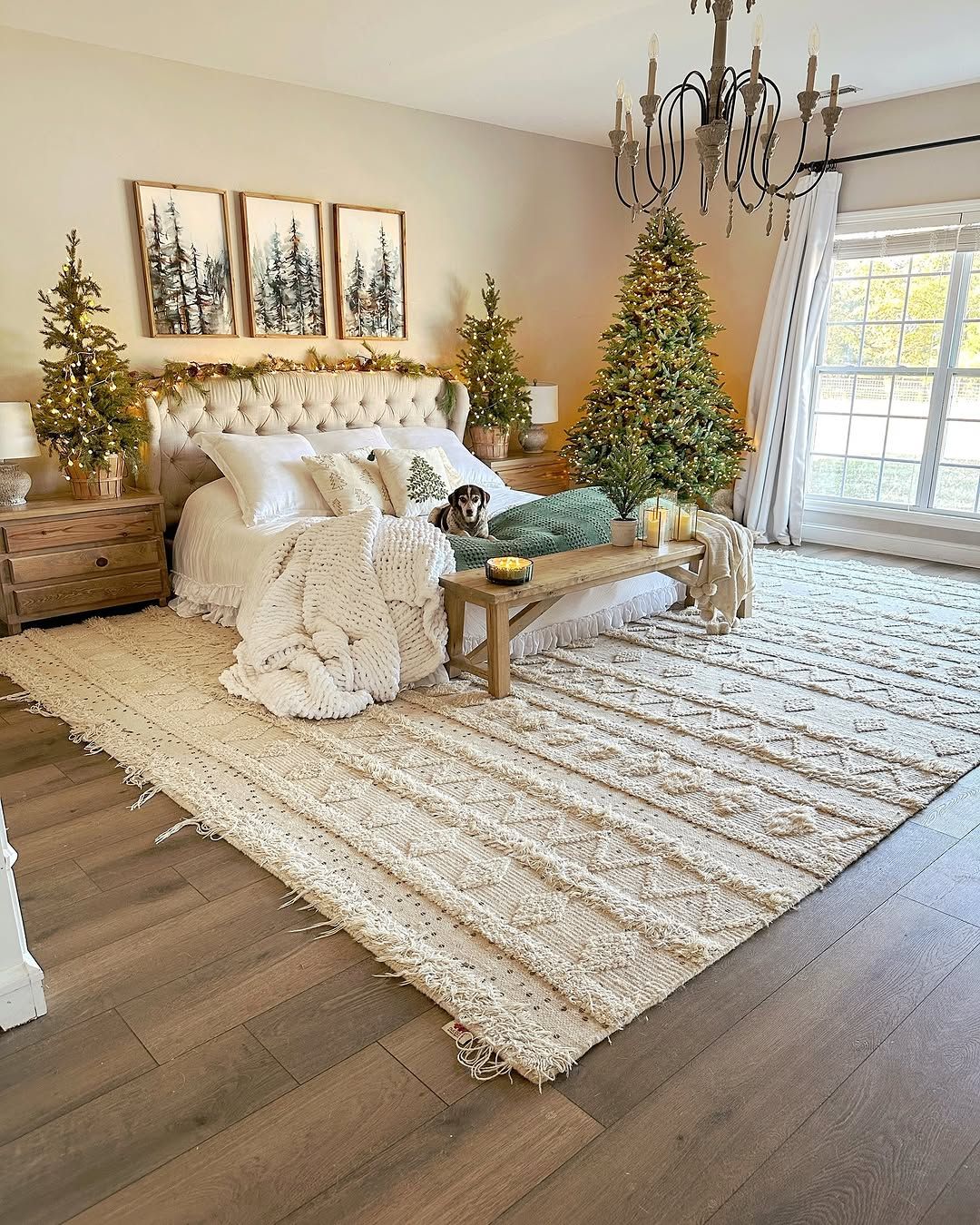 15 Christmas Bedroom Garland Ideas That Add Cheer Without Overwhelming the  Space