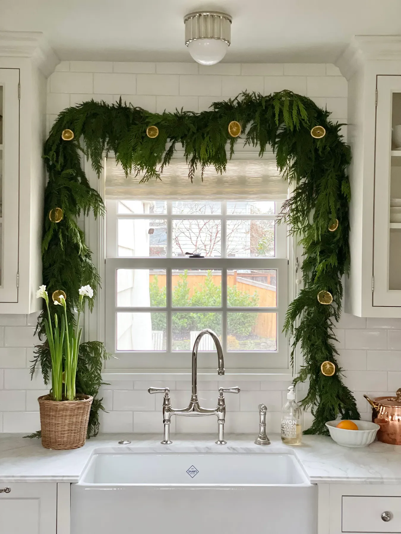 15 Christmas Garland Ideas for Every Room in Your Home | Apartment Therapy