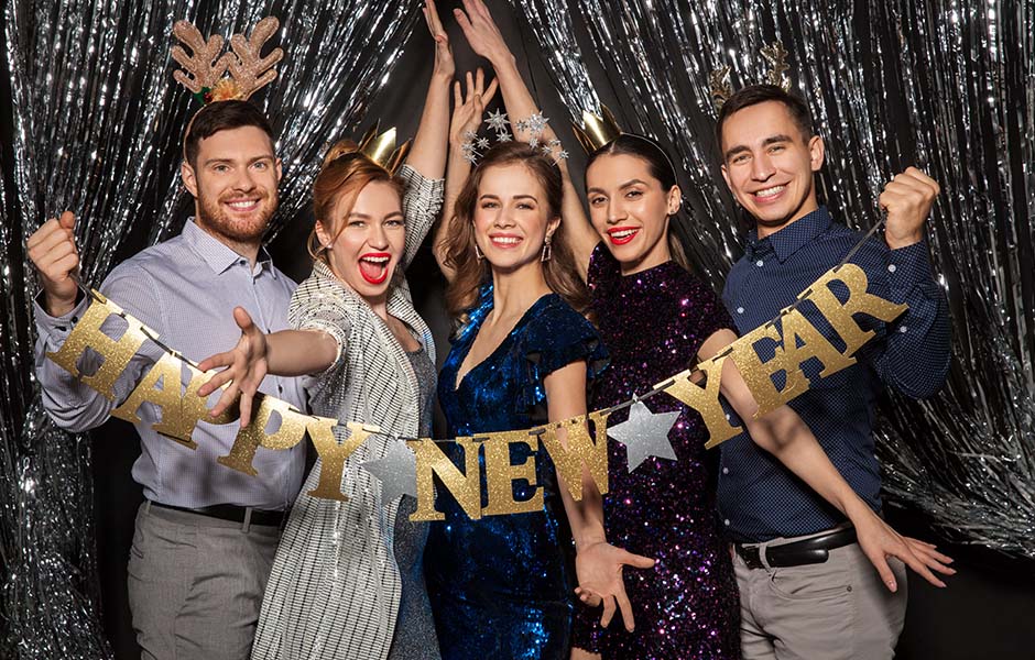15 DIY New Year's Decorations You Need for Your Party | Southern Motion