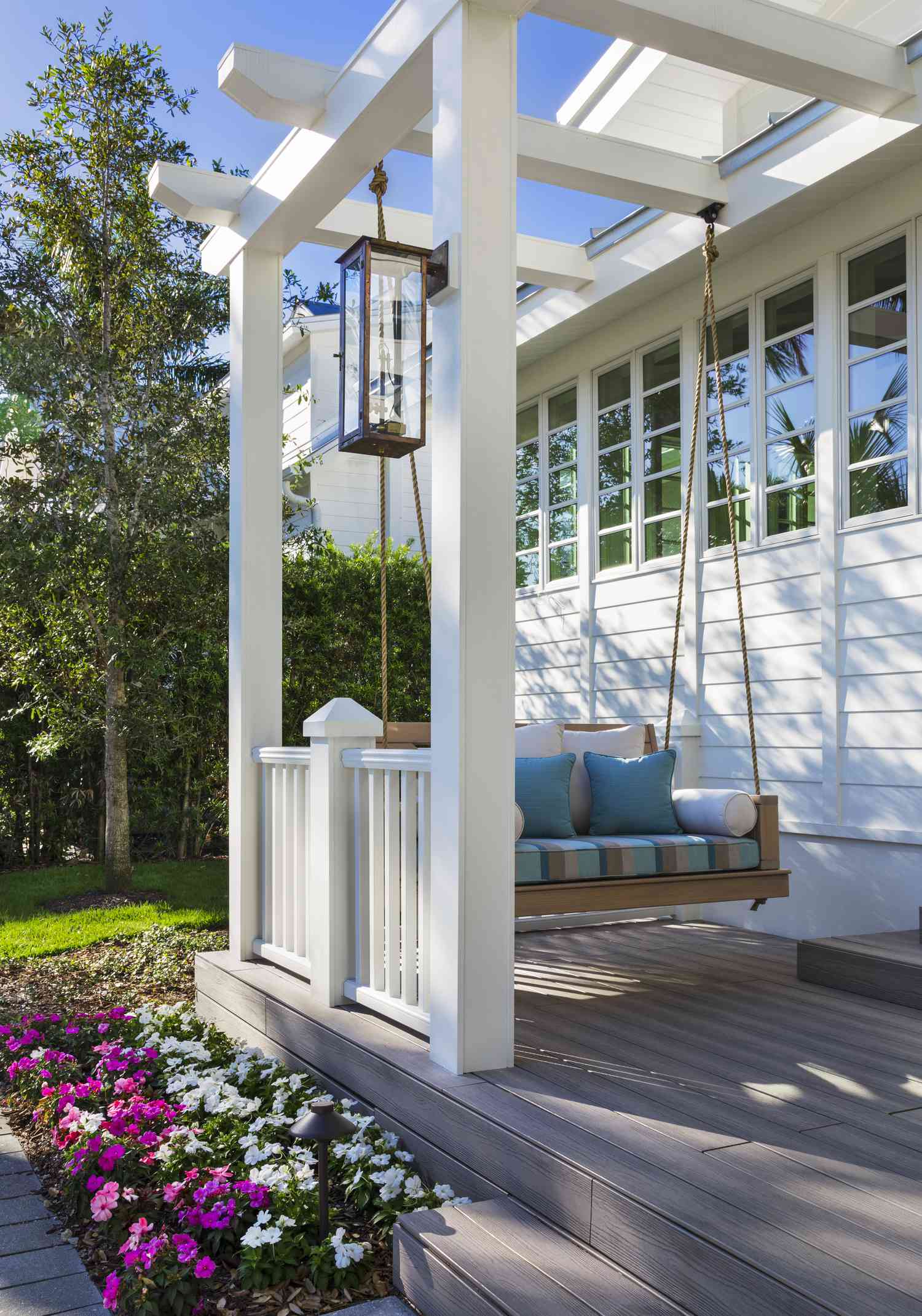 15 Lovely Front Porch Decorating Ideas From Designers
