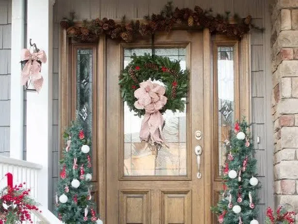 16 Rustic, Garden and Farm-Style Holiday Front Porch Decor Ideas | HGTV
