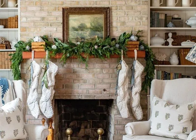 17 Christmas Mantel Decor Ideas for Every Style
