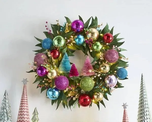 18 Breathtaking Christmas Door Wreaths That Are Begging To Be Stolen By  Neighbors — DESIGNED