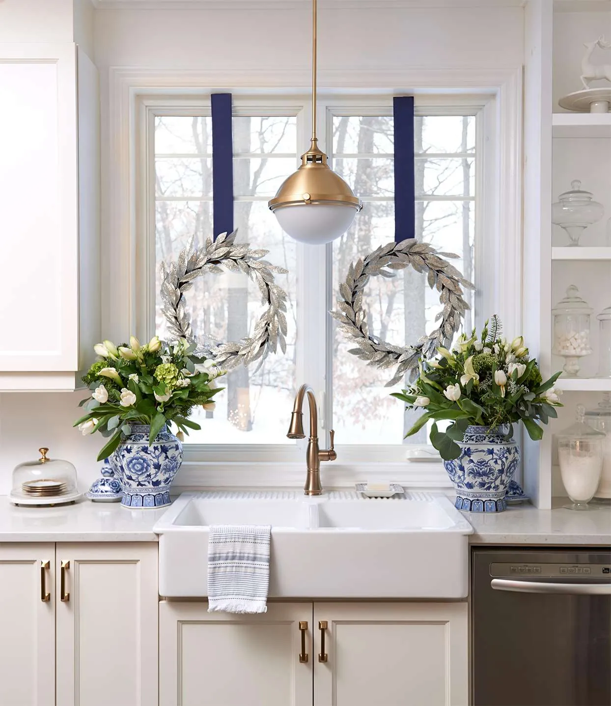 18 Festive Ways to Decorate Your Kitchen for Christmas
