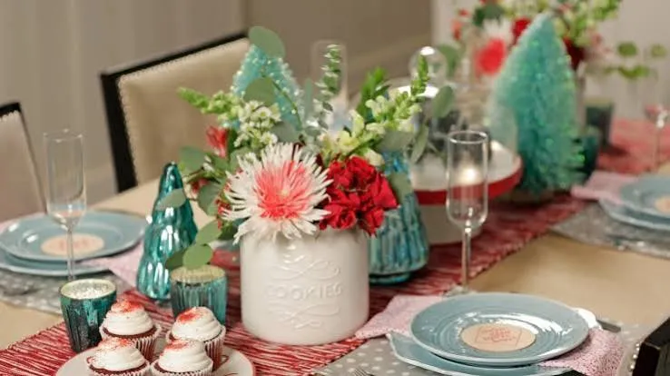 2 Simple Holiday Table Settings | HGTV