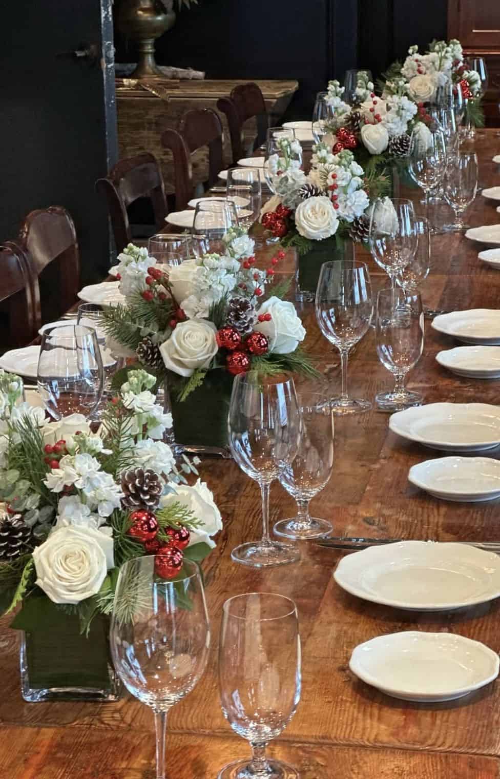 20 Magical Christmas Wedding Centerpieces: Perfect Touches For A Festive Celebration • Confetti & Roses