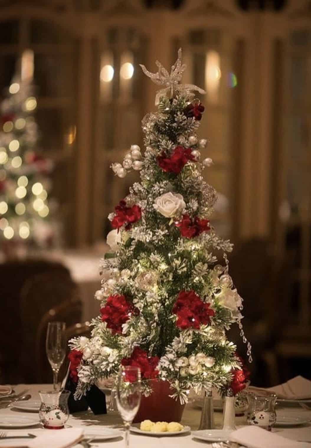 20 Magical Christmas Wedding Centerpieces: Perfect Touches For A Festive  Celebration • Confetti & Roses