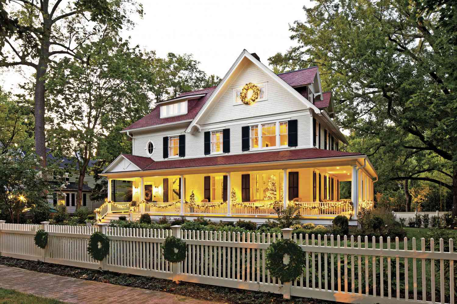 22 Front Porch Christmas Decorating Ideas