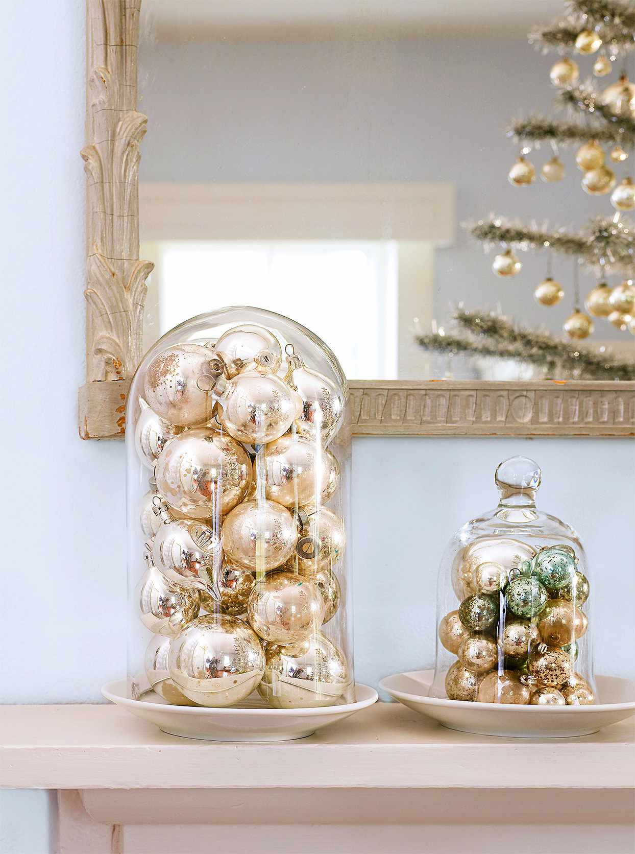 22 New Year's Table Decorations to Add Festive Flair